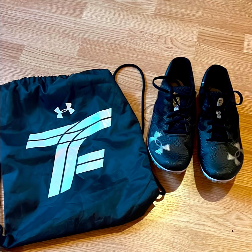 Under Armour Black Athletic Cleats with Bag size 11